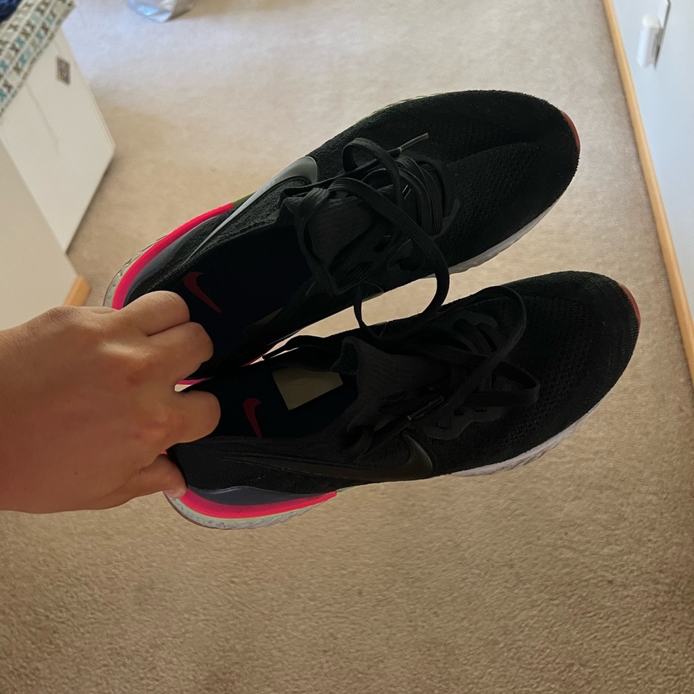 Barely Used Nike Flynit React - Size 9.5 - image 2